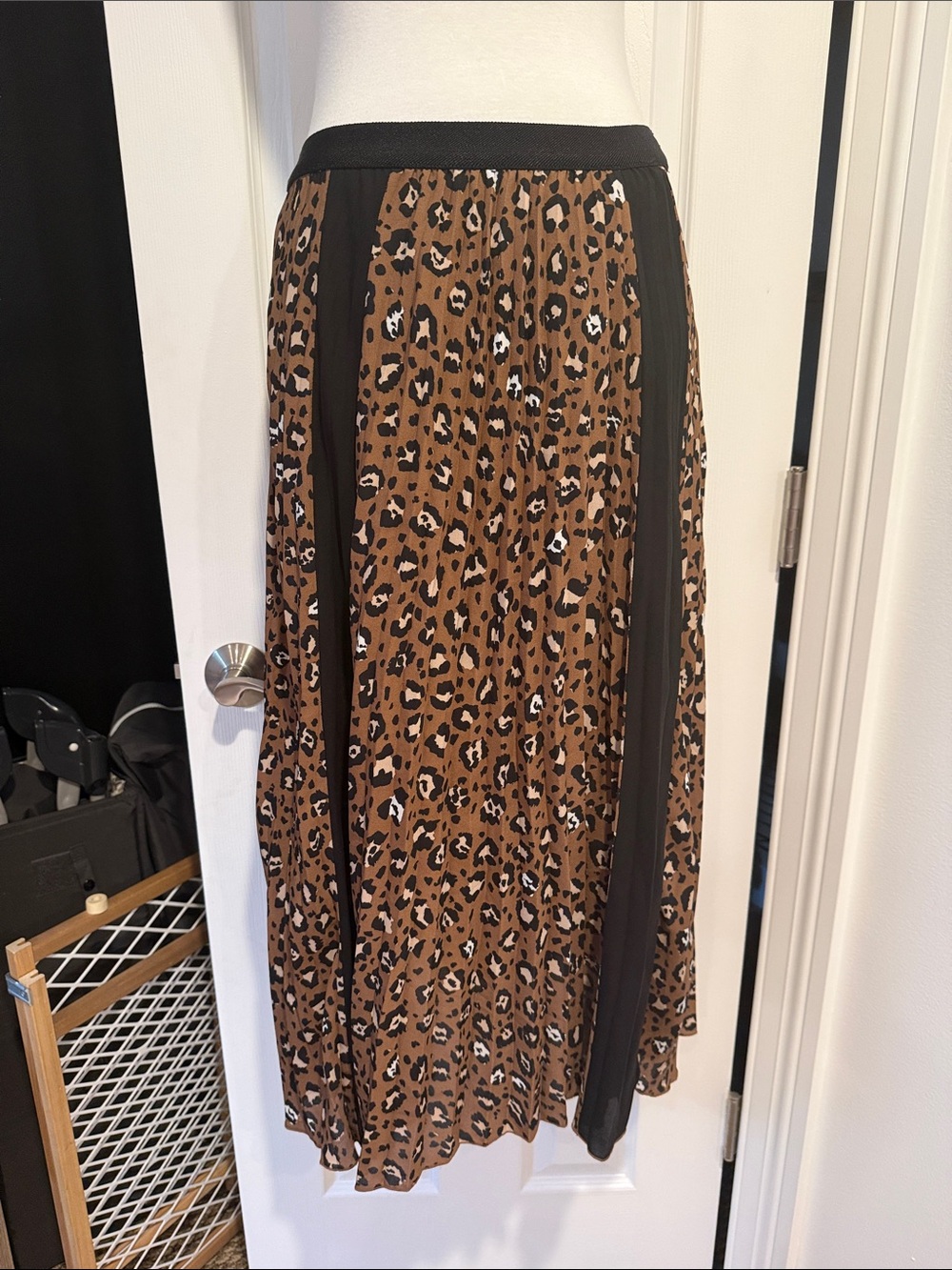 stradivarius Brown Leopard Print Pleated Midi Skirt with Black Panels